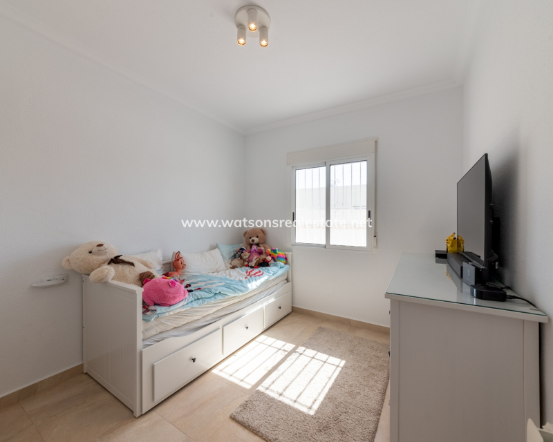 Resale - Freistendhe Villa - Urb. La Escuera
