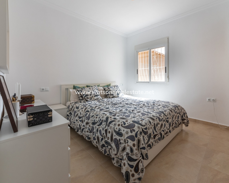 Resale - Freistendhe Villa - Urb. La Escuera