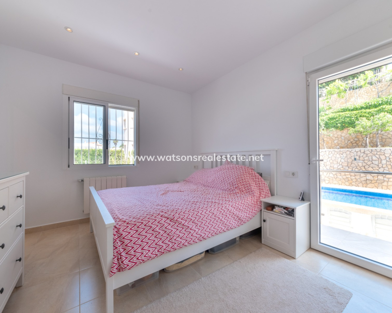 Resale - Freistendhe Villa - Urb. La Escuera