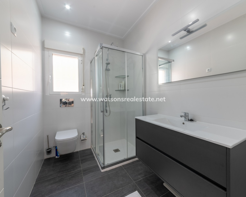 Resale - Freistendhe Villa - Urb. La Escuera