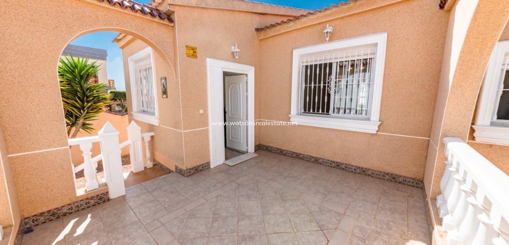 Resale - Freistendhe Villa - Urb. La Marina