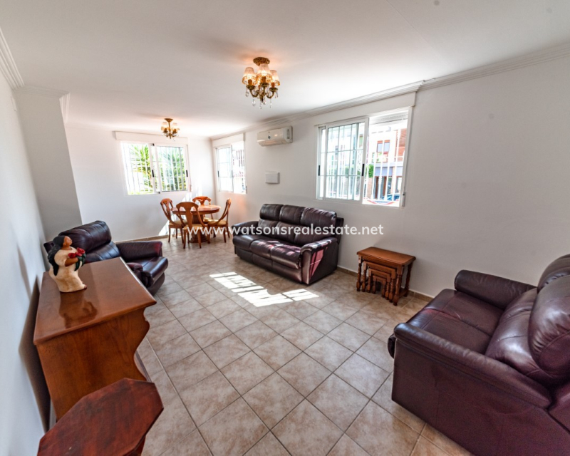 Resale - Freistendhe Villa - Urb. La Marina