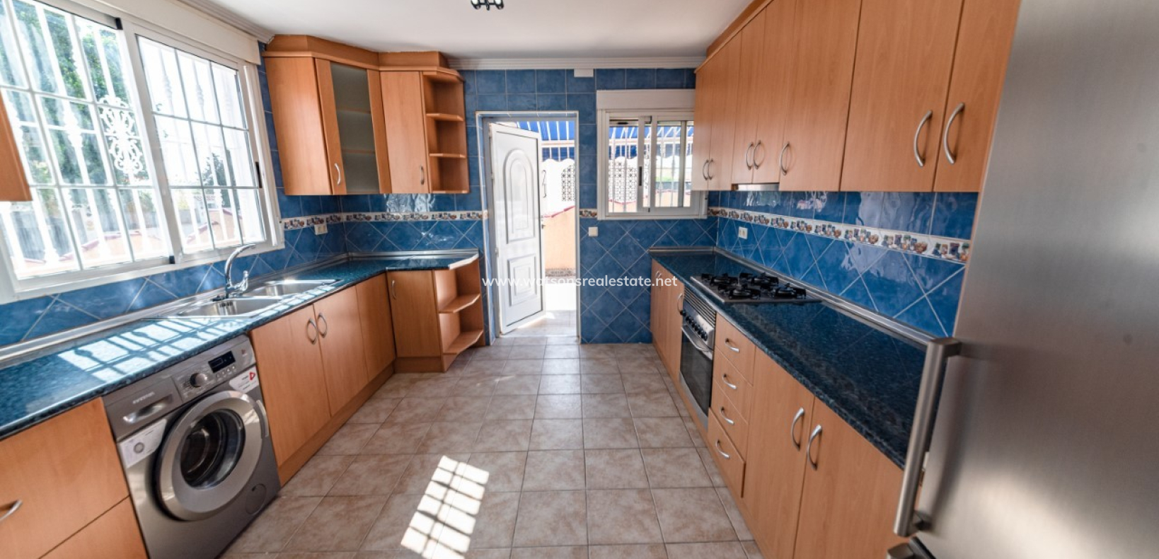Resale - Freistendhe Villa - Urb. La Marina