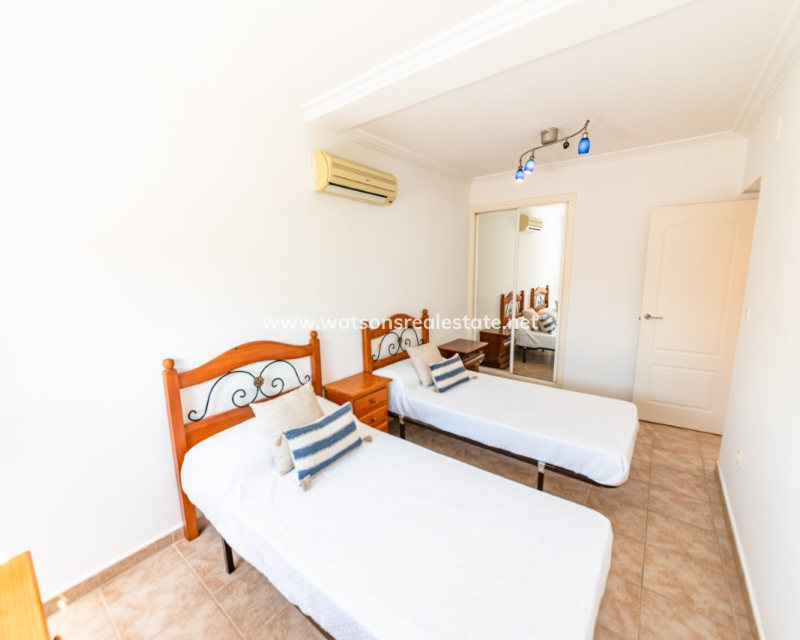 Resale - Freistendhe Villa - Urb. La Marina