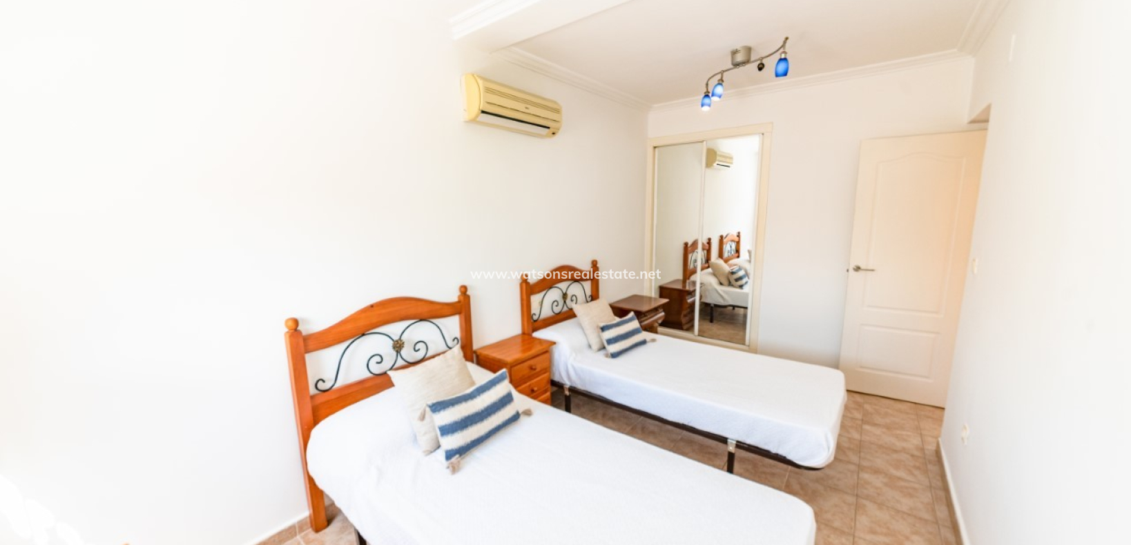Resale - Freistendhe Villa - Urb. La Marina