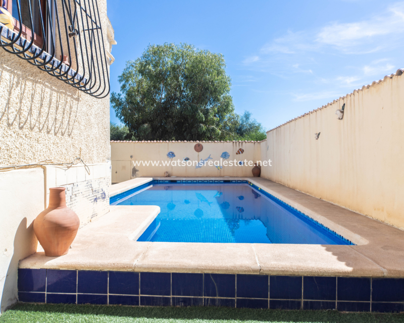 Resale - Freistendhe Villa - Urb. La Marina