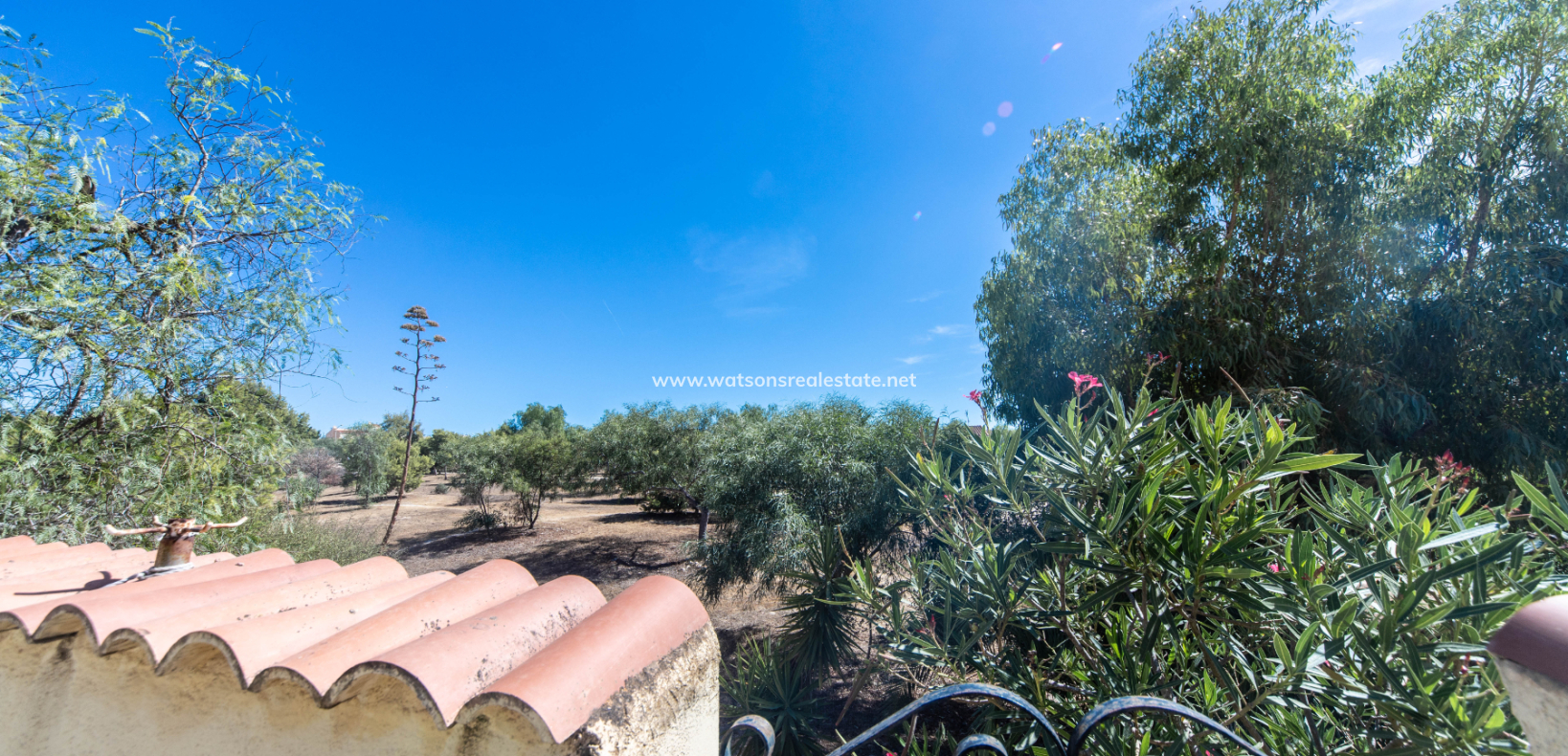 Resale - Freistendhe Villa - Urb. La Marina