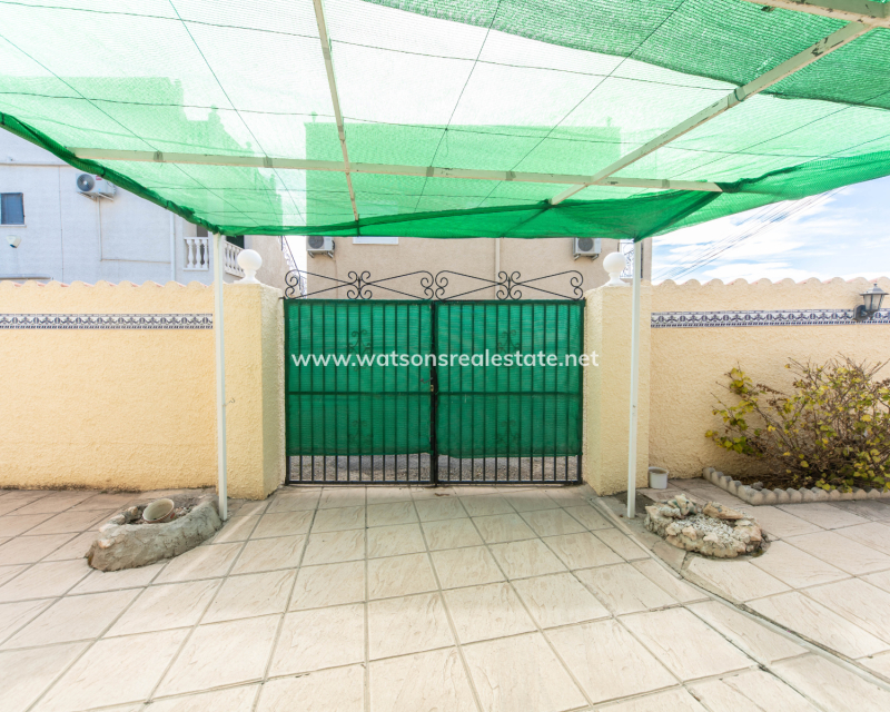 Resale - Freistendhe Villa - Urb. La Marina