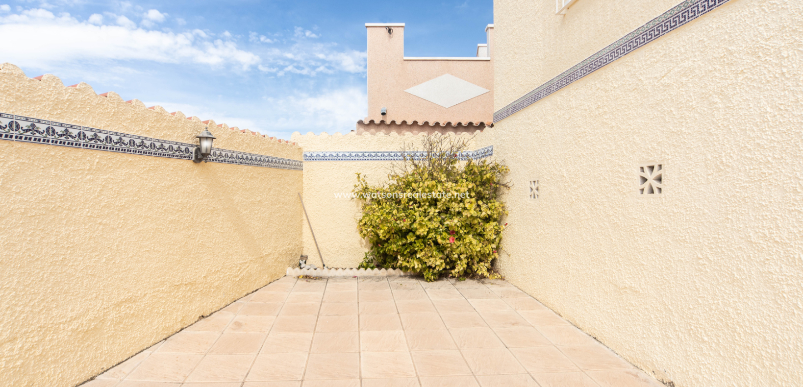 Resale - Freistendhe Villa - Urb. La Marina