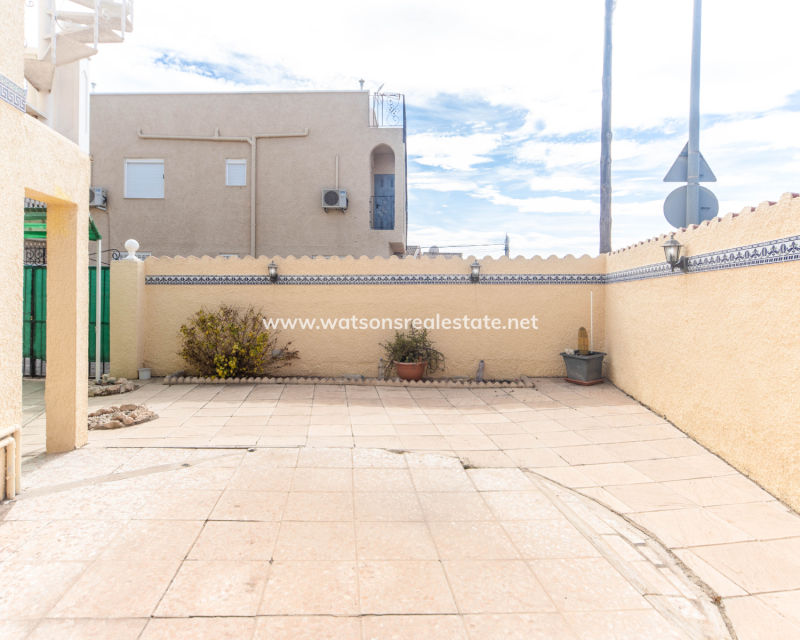 Resale - Freistendhe Villa - Urb. La Marina