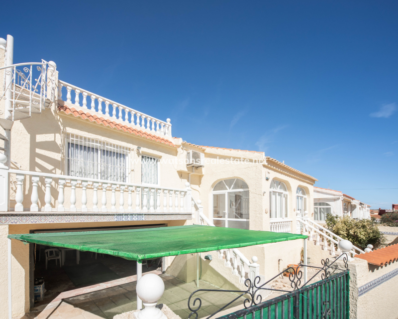 Resale - Freistendhe Villa - Urb. La Marina