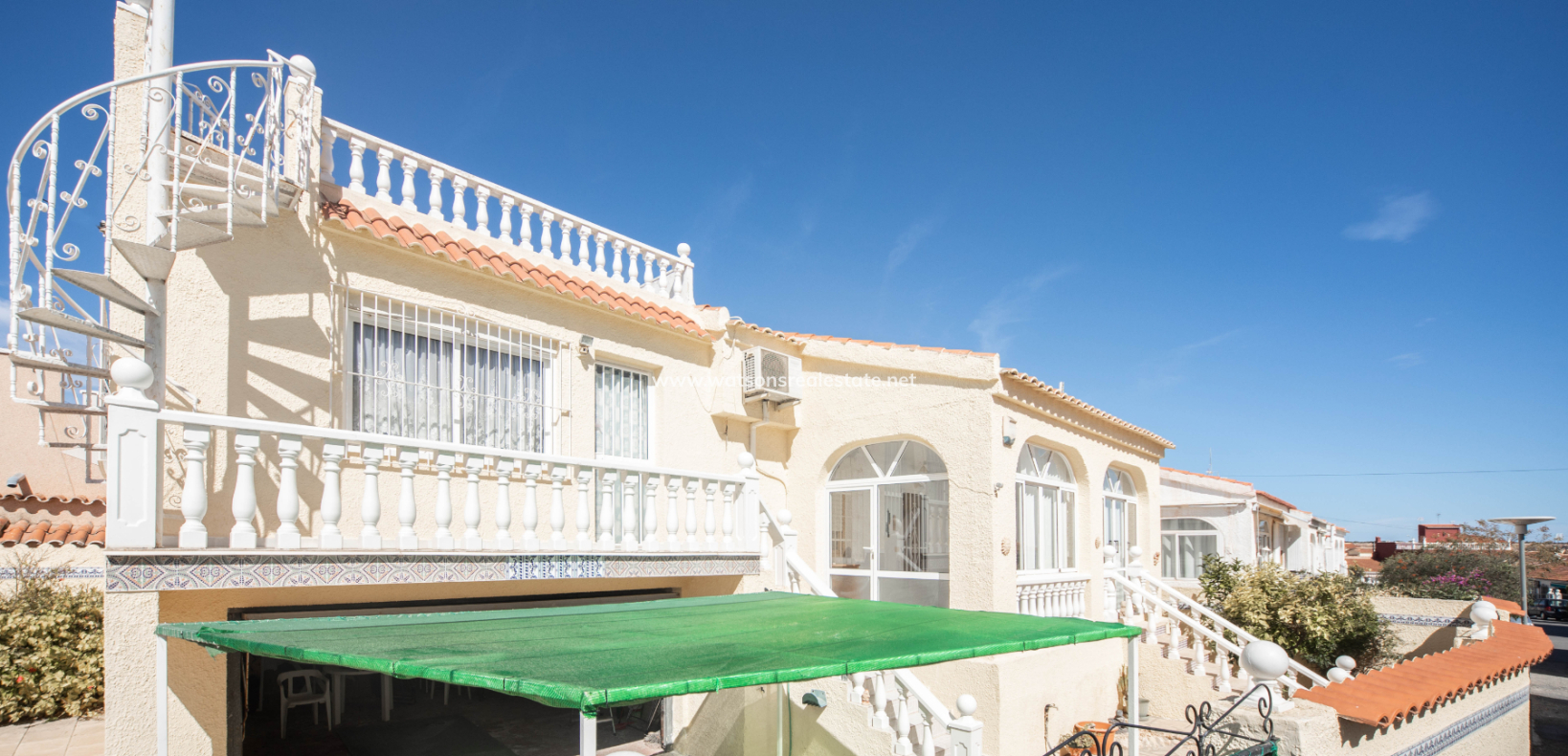 Resale - Freistendhe Villa - Urb. La Marina