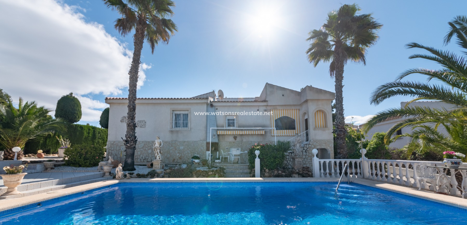 Resale - Freistendhe Villa - Urb. La Marina