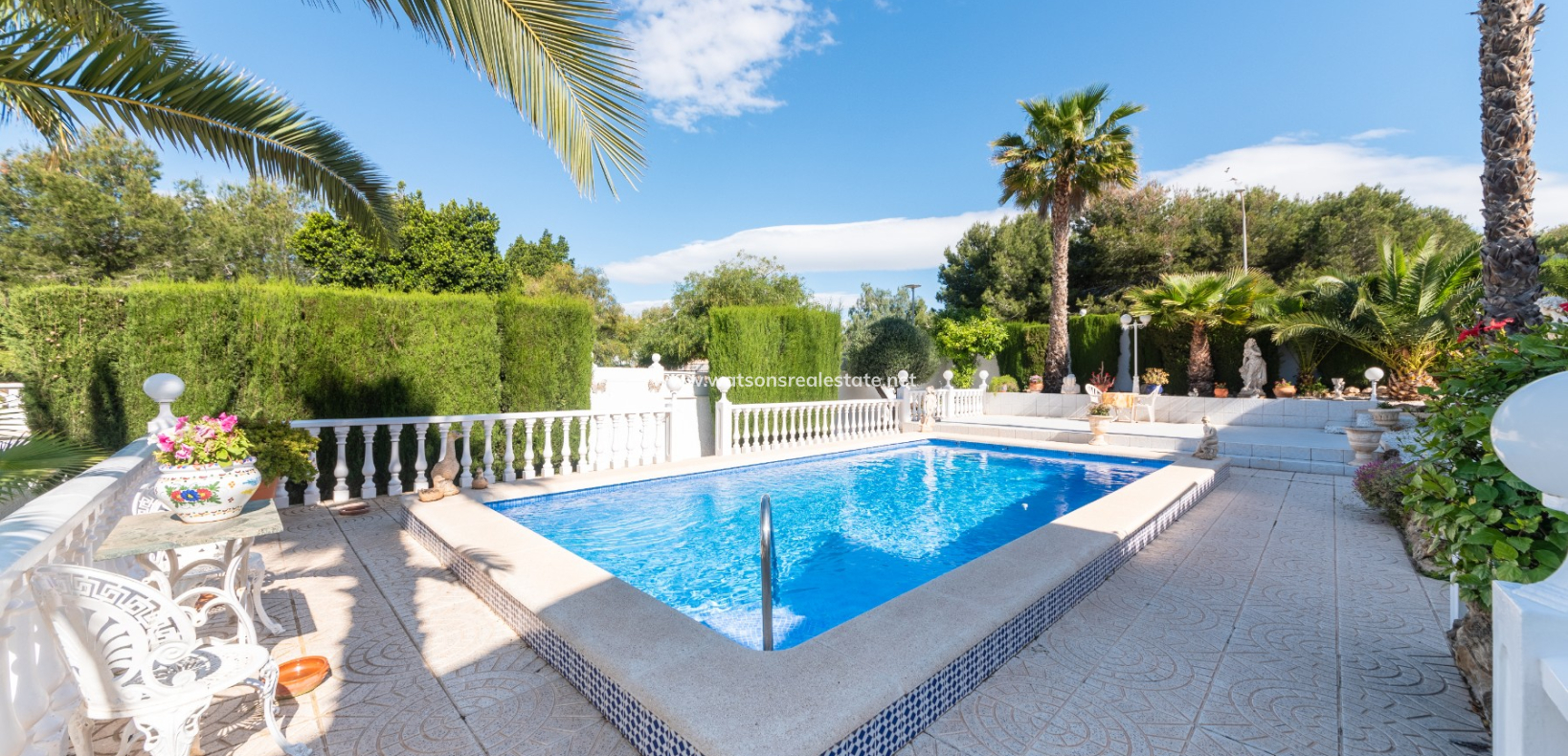 Resale - Freistendhe Villa - Urb. La Marina