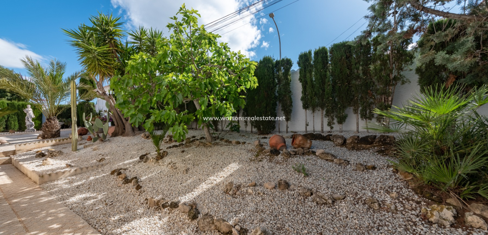 Resale - Freistendhe Villa - Urb. La Marina