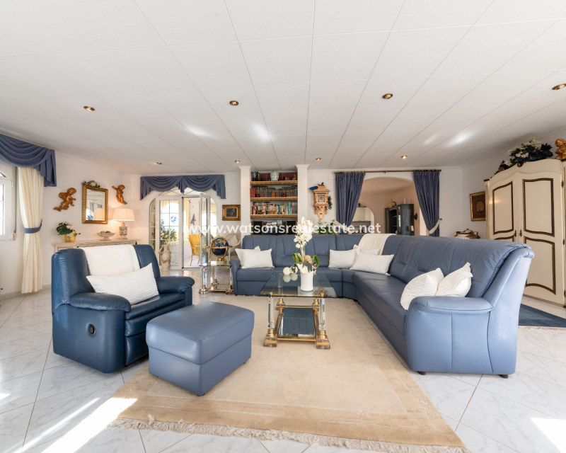 Resale - Freistendhe Villa - Urb. La Marina