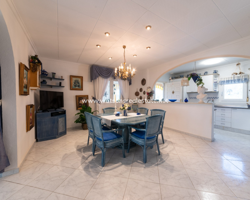 Resale - Freistendhe Villa - Urb. La Marina