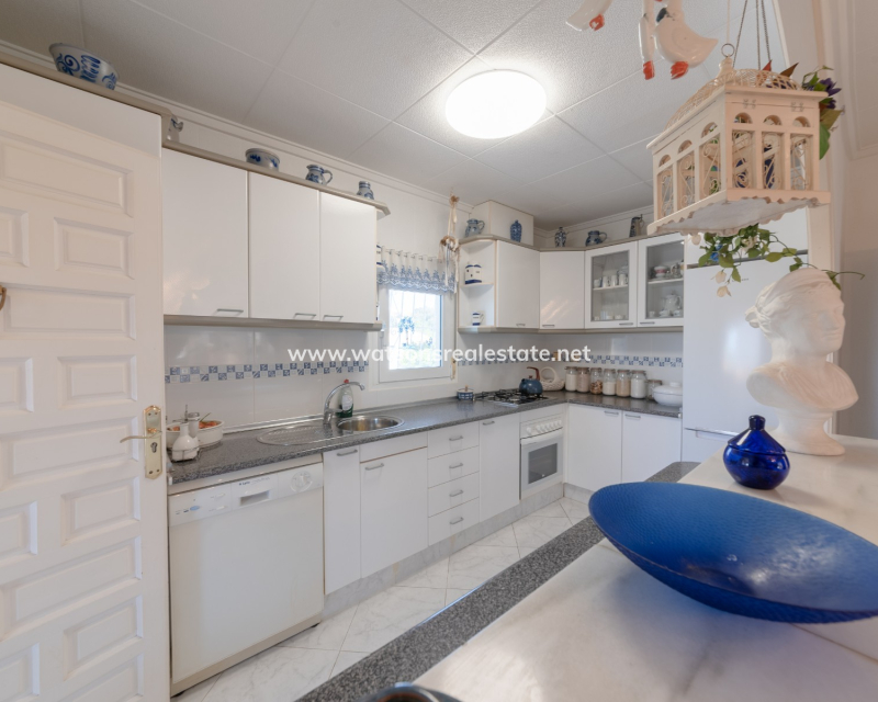 Resale - Freistendhe Villa - Urb. La Marina