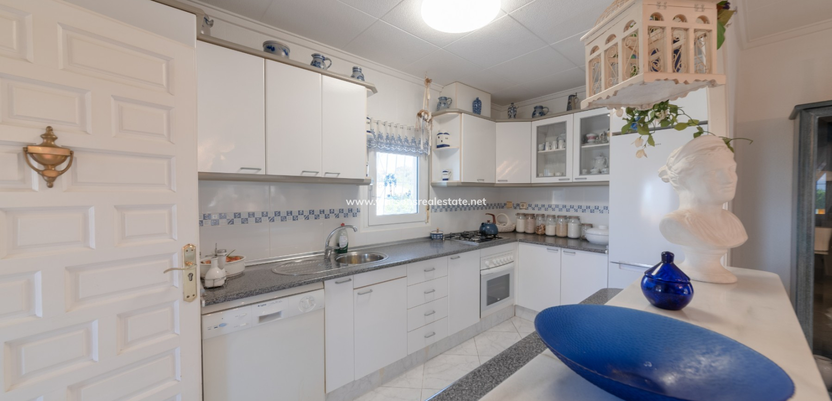 Resale - Freistendhe Villa - Urb. La Marina