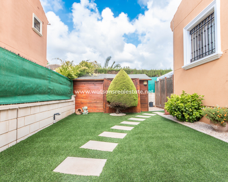 Resale - Freistendhe Villa - Urb. La Marina