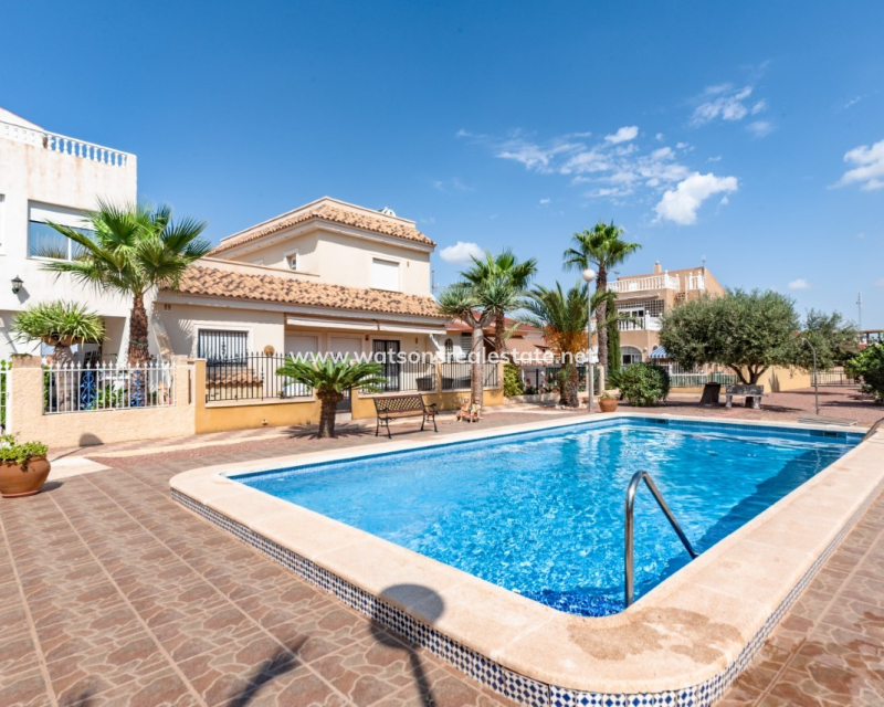 Resale - Freistendhe Villa - Urb. La Marina