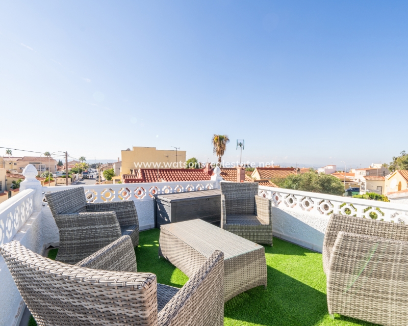 Resale - Freistendhe Villa - Urb. La Marina