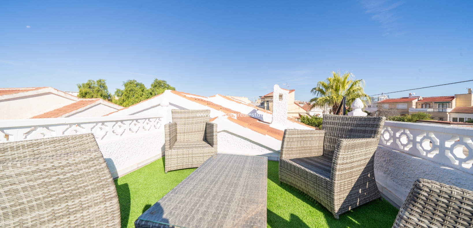 Resale - Freistendhe Villa - Urb. La Marina