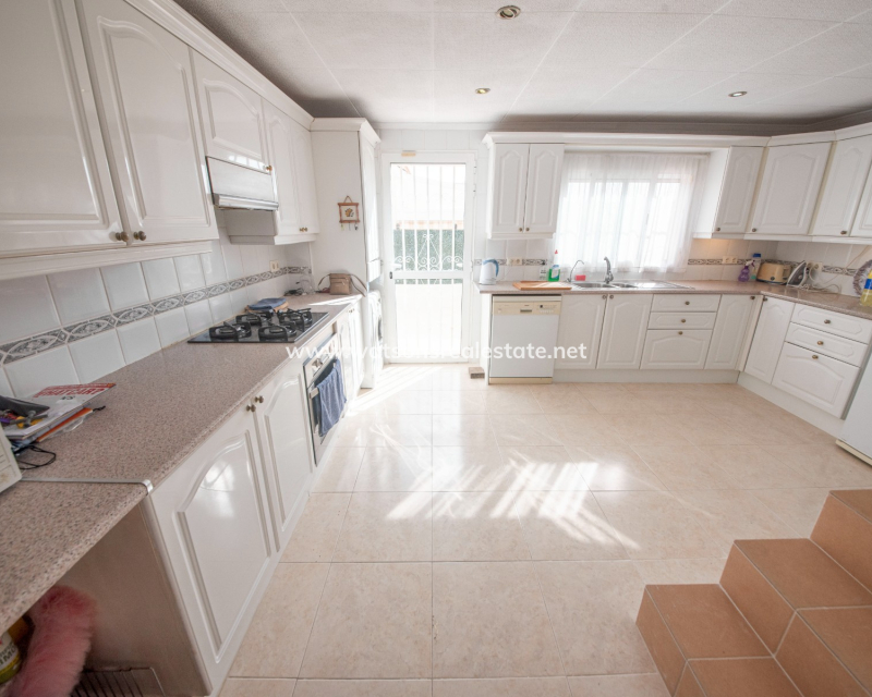 Resale - Freistendhe Villa - Urb. La Marina