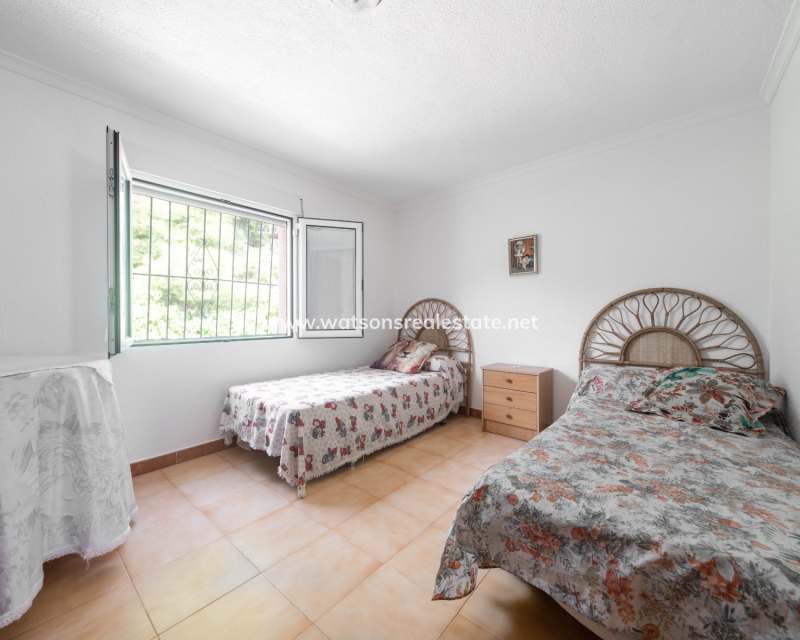 Resale - Freistendhe Villa - Urb. La Marina