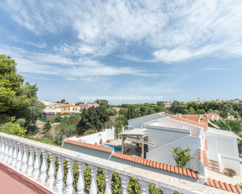 Resale - Freistendhe Villa - Urb. La Marina