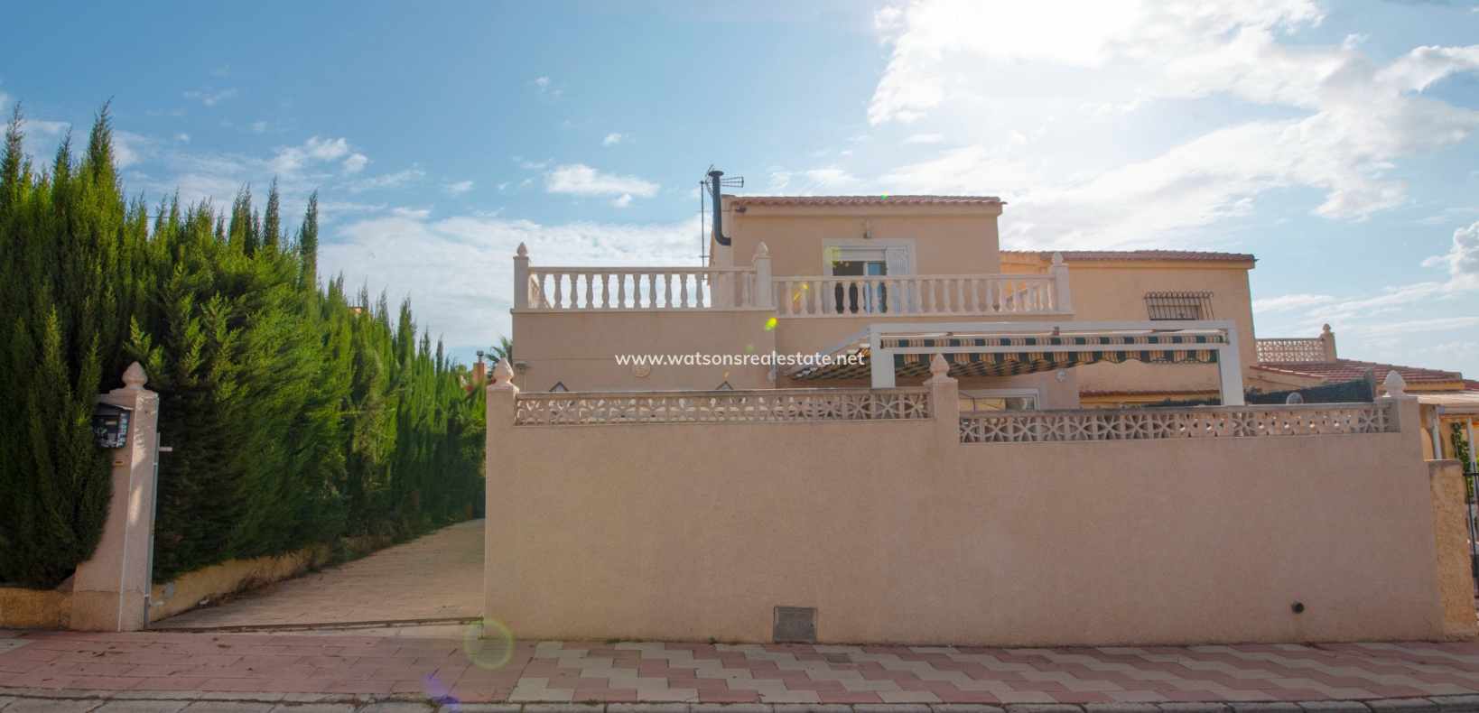 Resale - Freistendhe Villa - Urb. La Marina