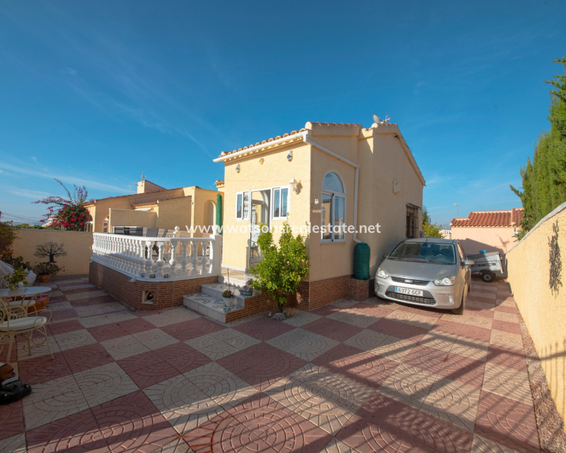 Resale - Freistendhe Villa - Urb. La Marina