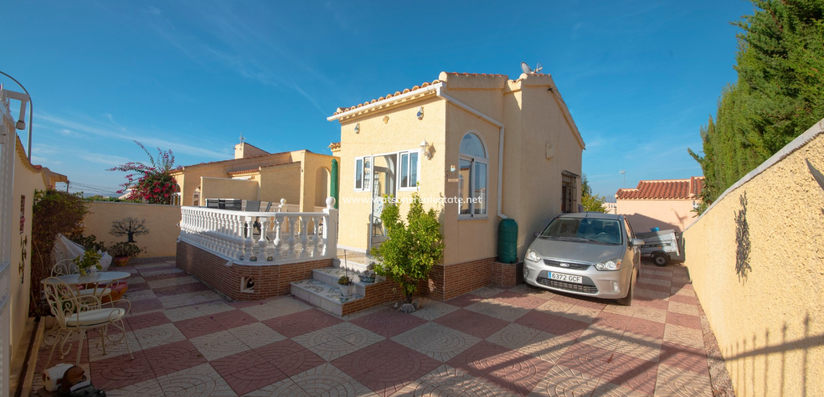 Resale - Freistendhe Villa - Urb. La Marina