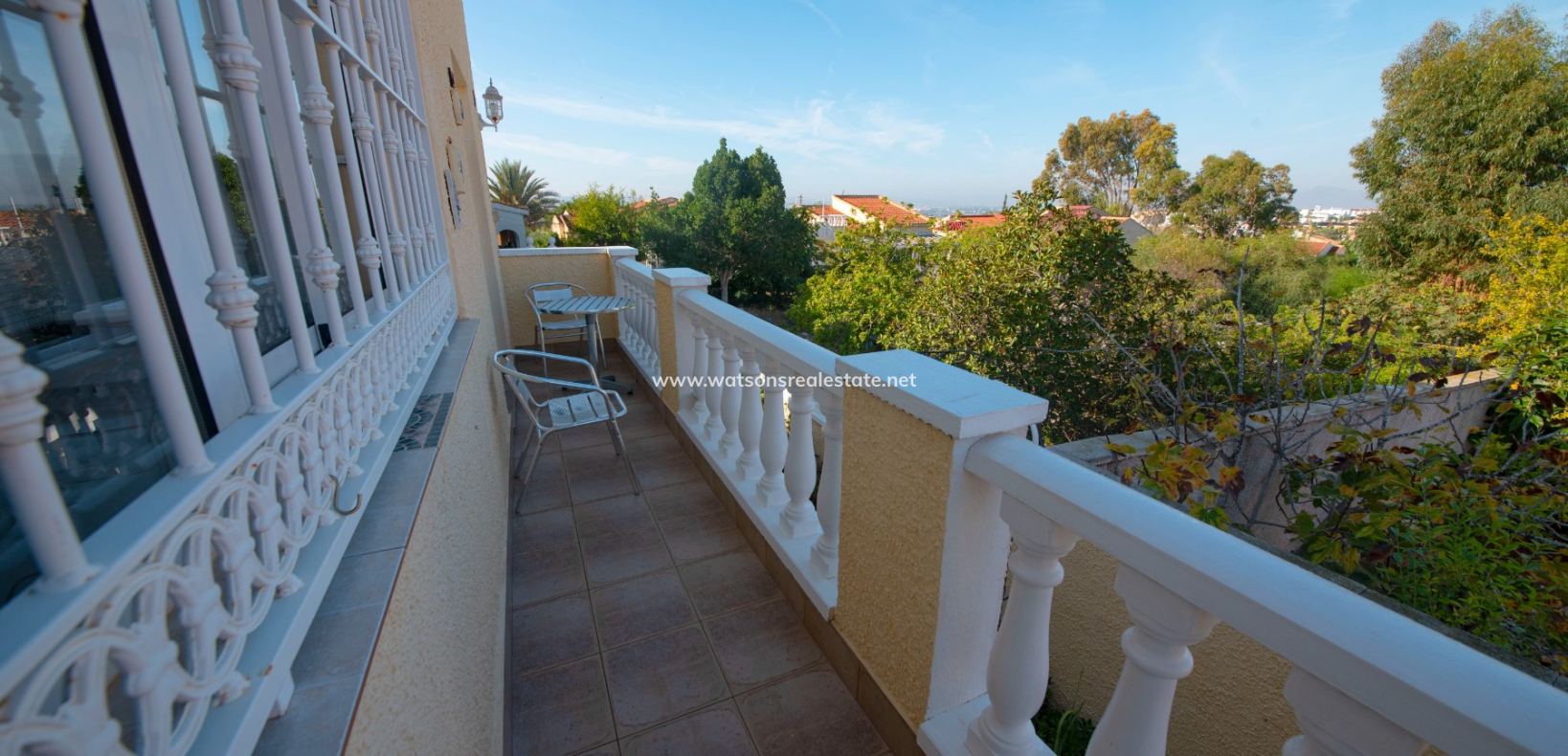 Resale - Freistendhe Villa - Urb. La Marina