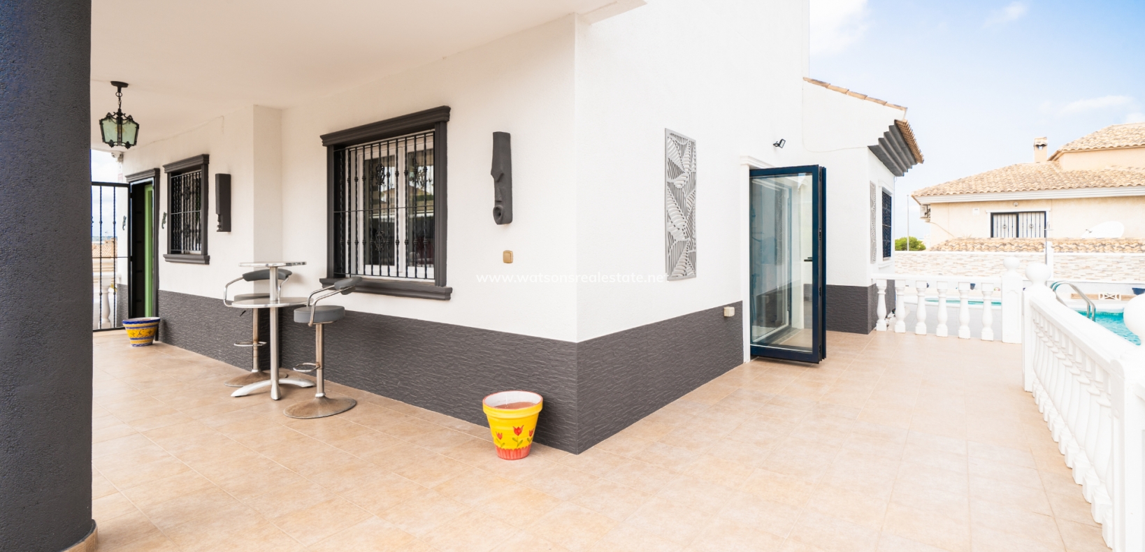 Resale - Freistendhe Villa - Urb. La Marina