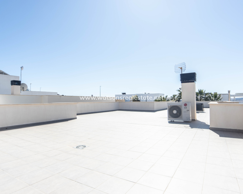 Resale - Freistendhe Villa - Urb. La Marina