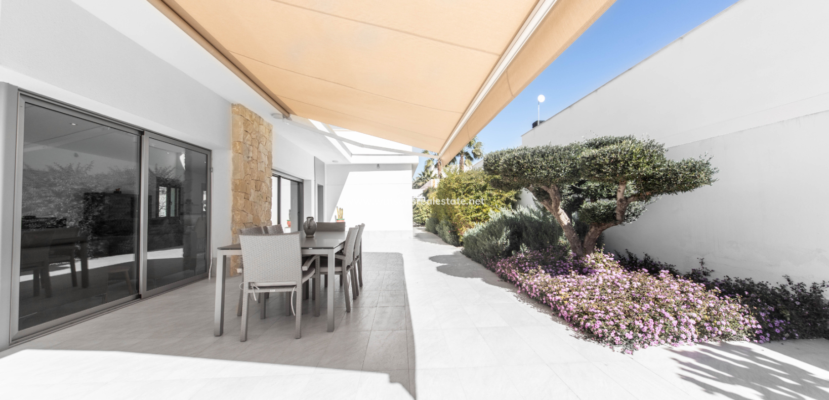 Resale - Freistendhe Villa - Urb. La Marina