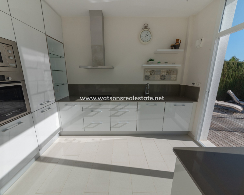 Resale - Freistendhe Villa - Urb. La Marina