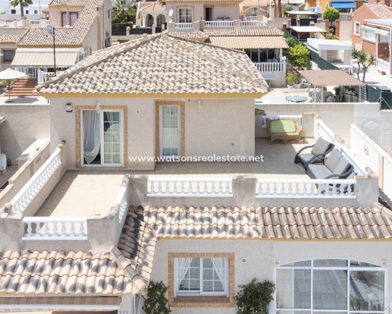 Resale - Freistendhe Villa - Urb. La Marina