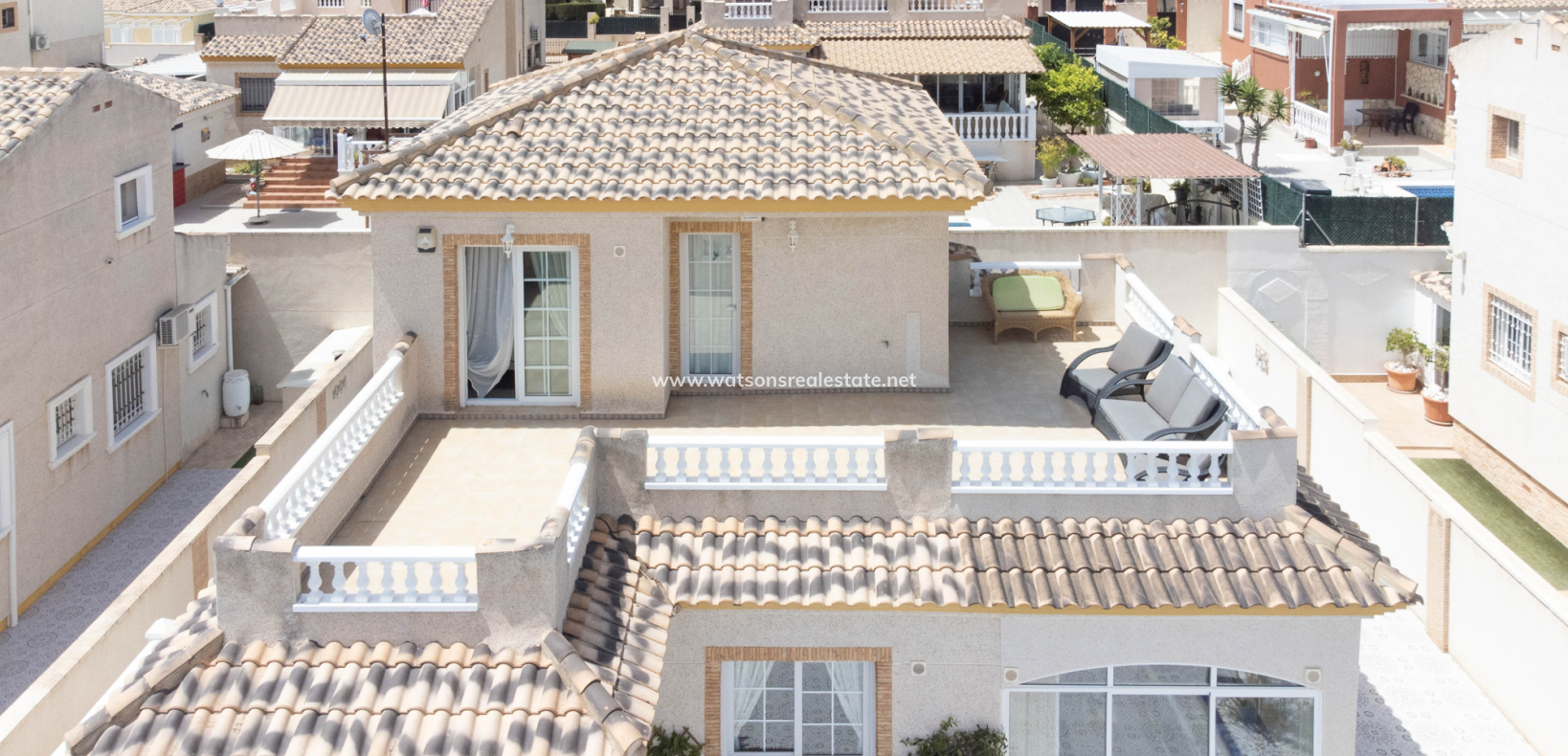 Resale - Freistendhe Villa - Urb. La Marina