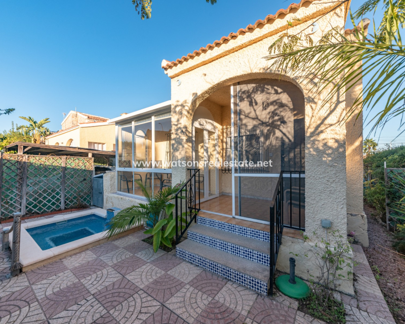 Resale - Freistendhe Villa - Urb. La Marina