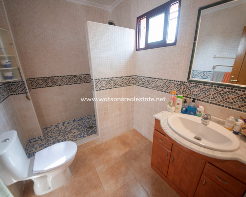 Resale - Freistendhe Villa - Urb. La Marina