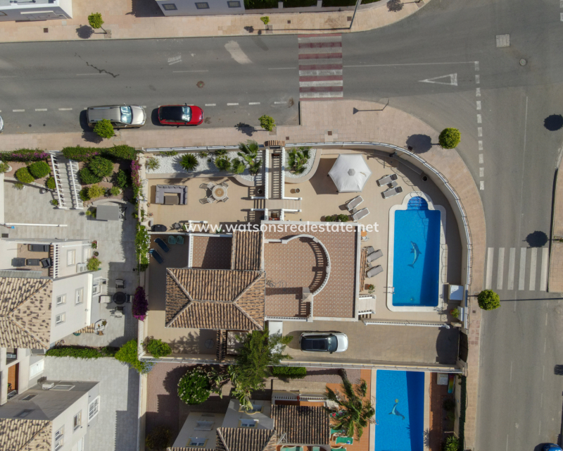 Resale - Freistendhe Villa - Urb. La Marina