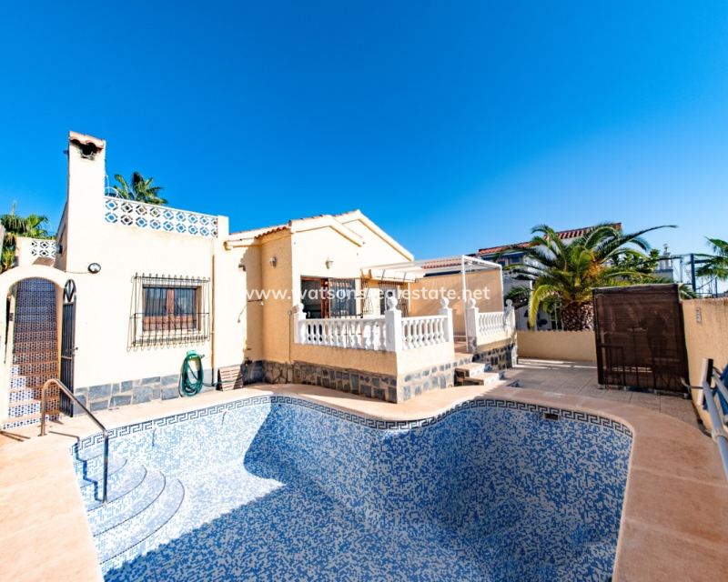 Resale - Freistendhe Villa - Urb. La Marina