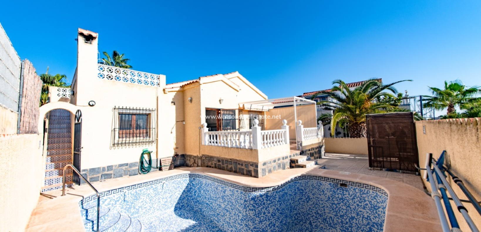 Resale - Freistendhe Villa - Urb. La Marina