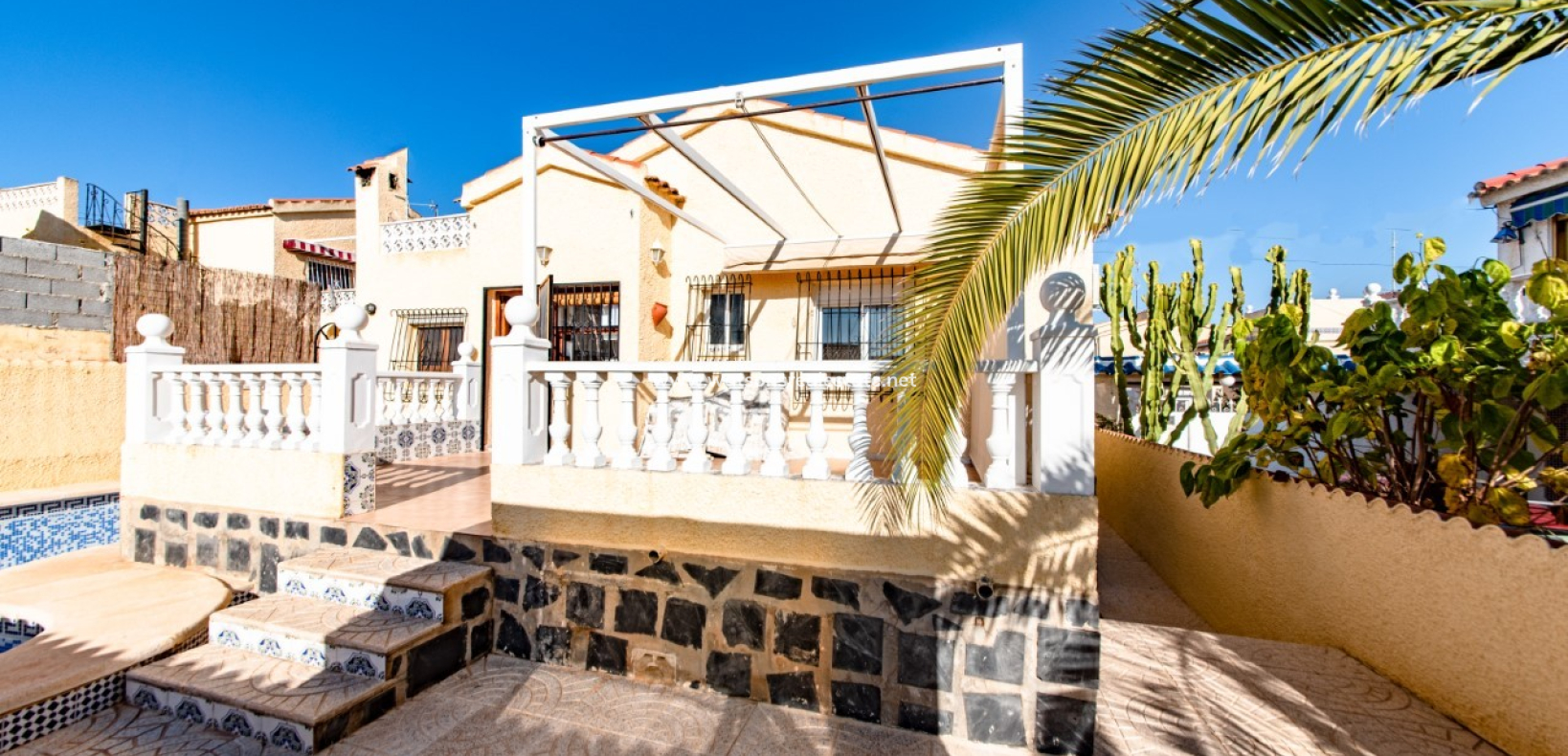 Resale - Freistendhe Villa - Urb. La Marina