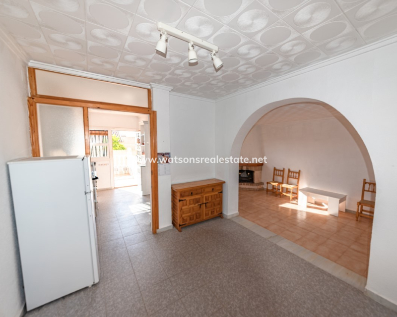Resale - Freistendhe Villa - Urb. La Marina