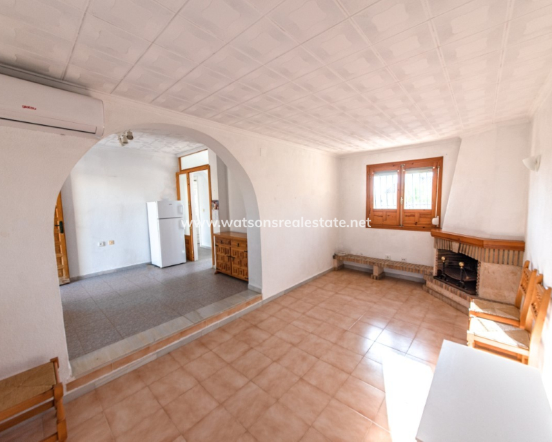 Resale - Freistendhe Villa - Urb. La Marina