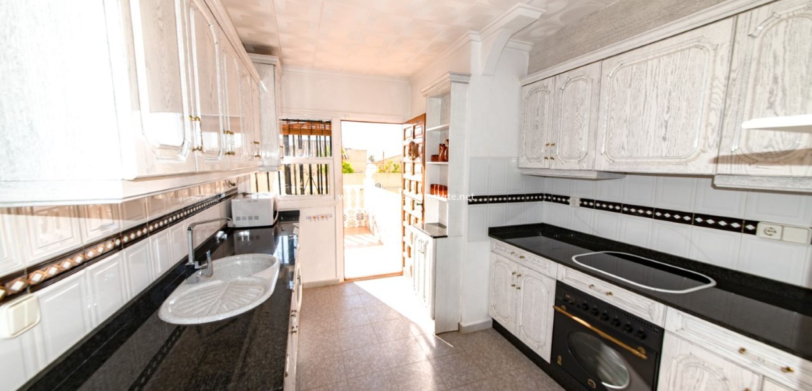 Resale - Freistendhe Villa - Urb. La Marina