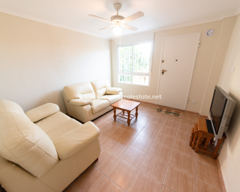 Resale - Freistendhe Villa - Urb. La Marina